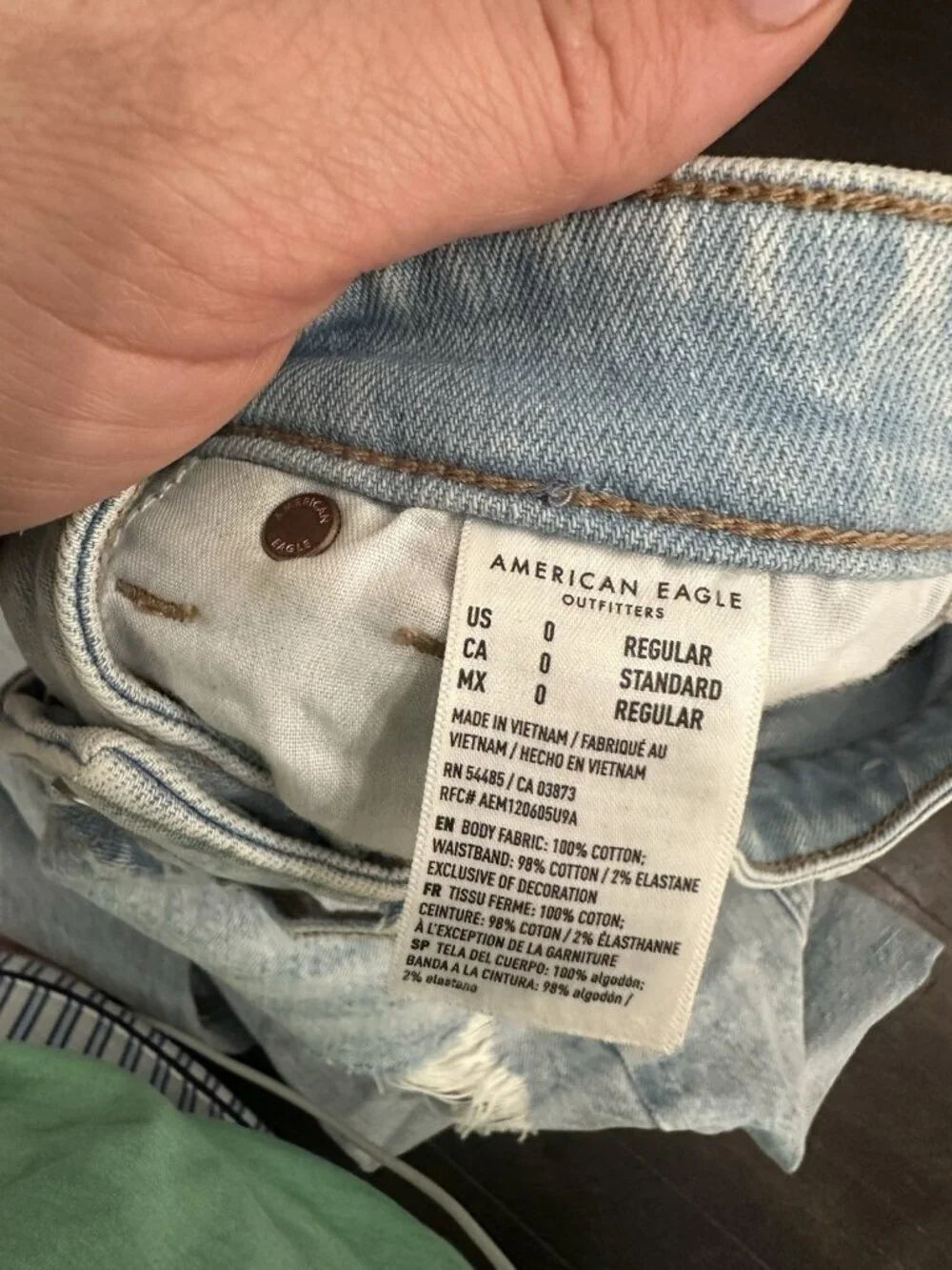 American Eagle Size 0 Mom Jean Comfort Stretch Waistband Distressed Light Wash